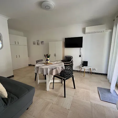 Apartament Elysee Foch Front De *